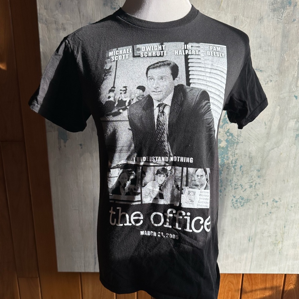 The Office Black Graphic T-Shirt Women’s Small. I Understand Nothing 100% Cotton